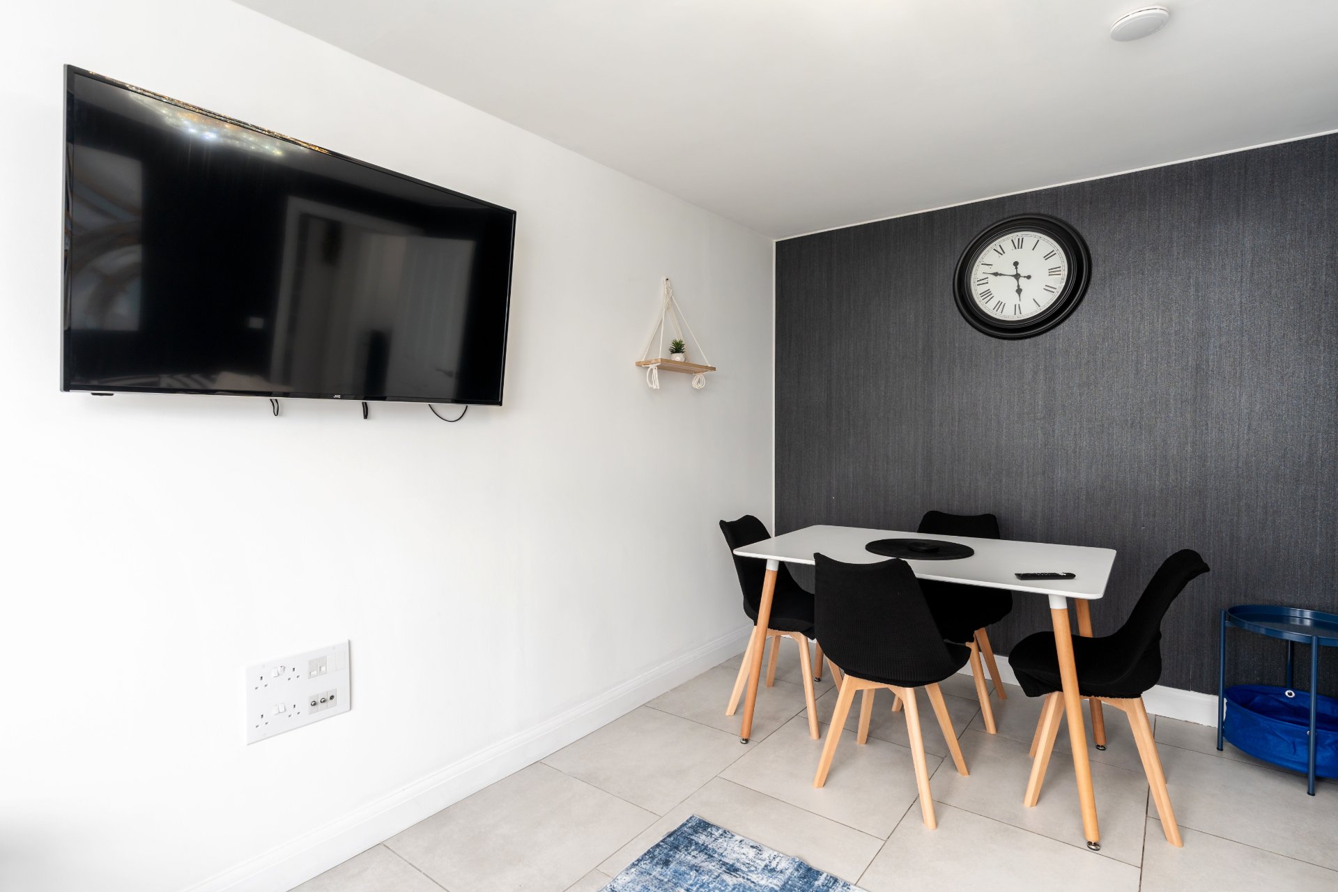 4-bed contractor house in Rotherham (S) photo 2
