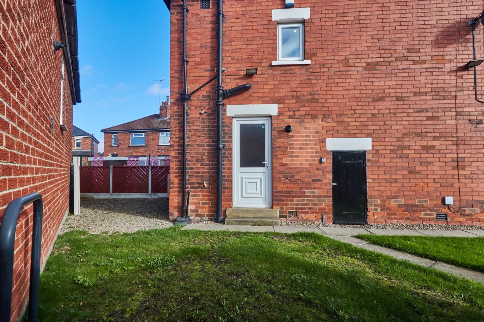 3-bed contractor house in Leeds (LS) photo 12