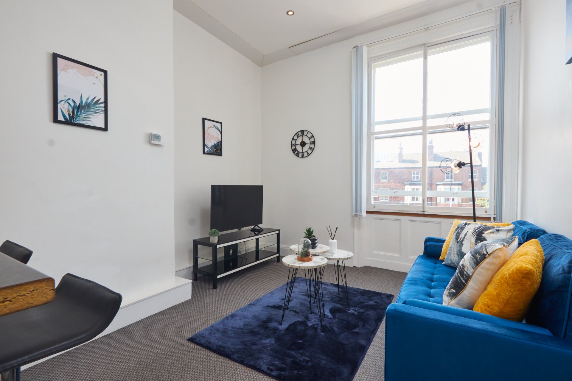 2-bed contractor house in Leeds (LS) photo 2