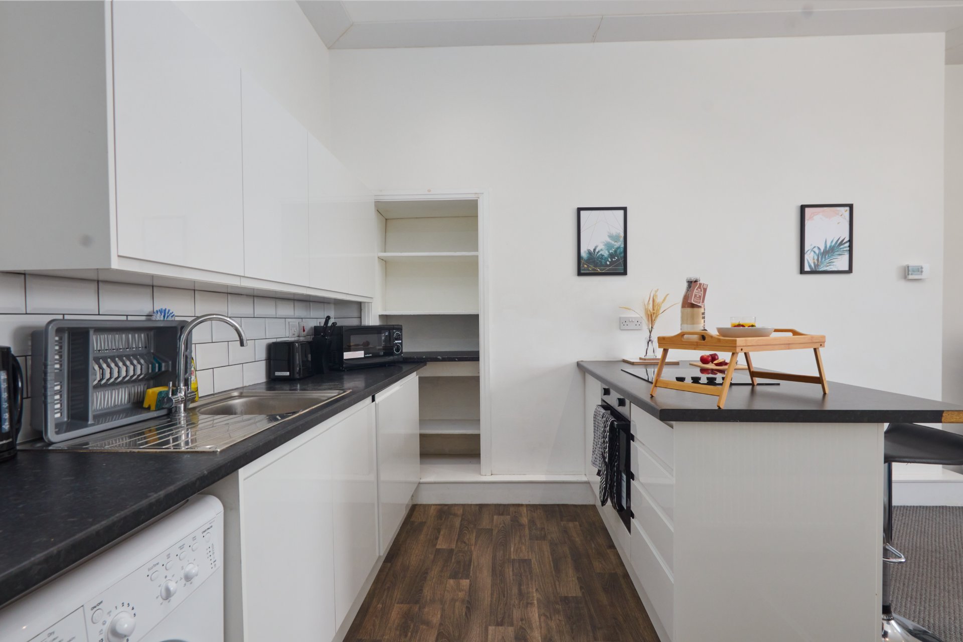 2-bed contractor house in Leeds (LS) photo 3