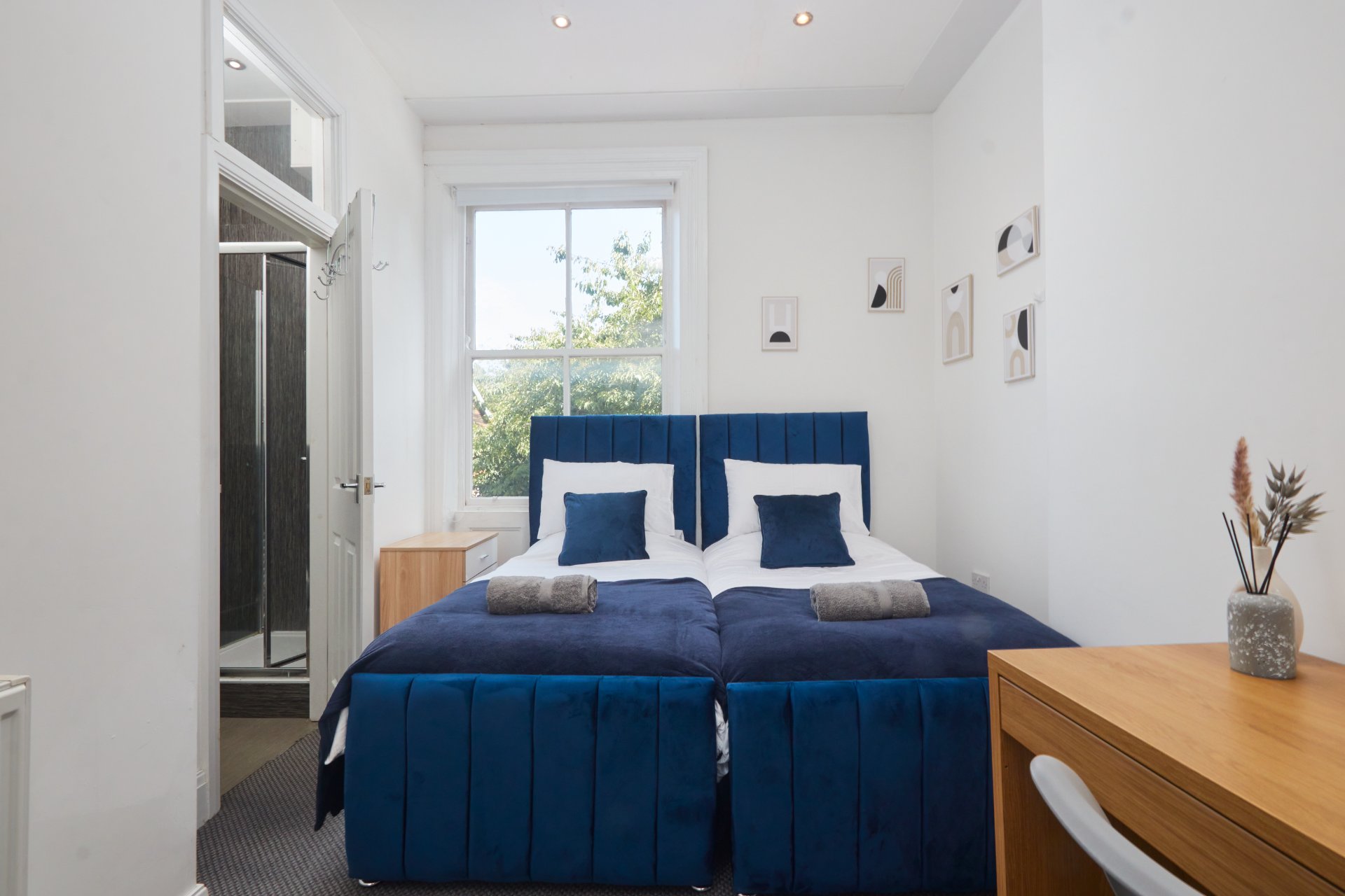 2-bed contractor house in Leeds (LS) photo 5
