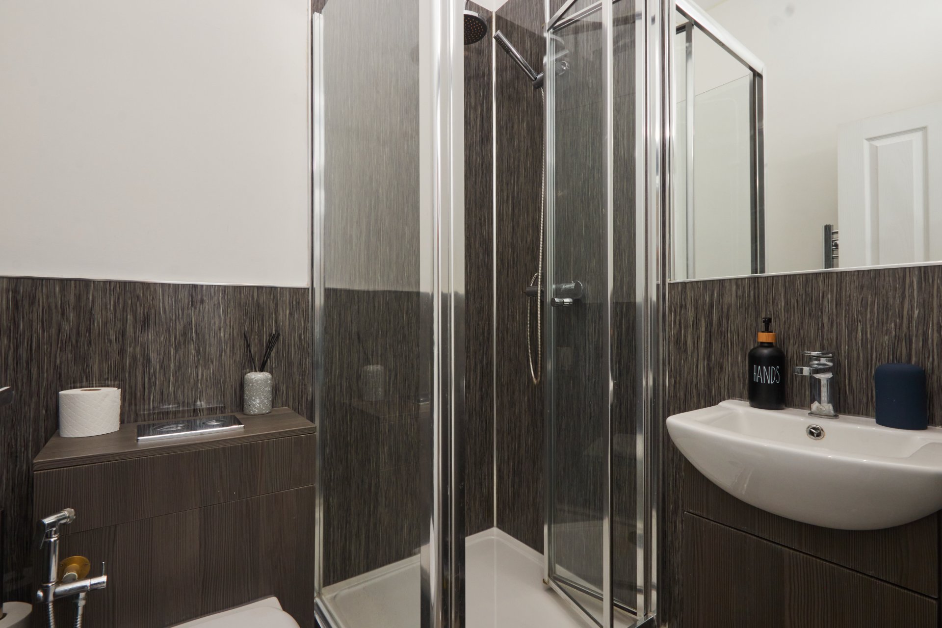 2-bed contractor house in Leeds (LS) photo 12