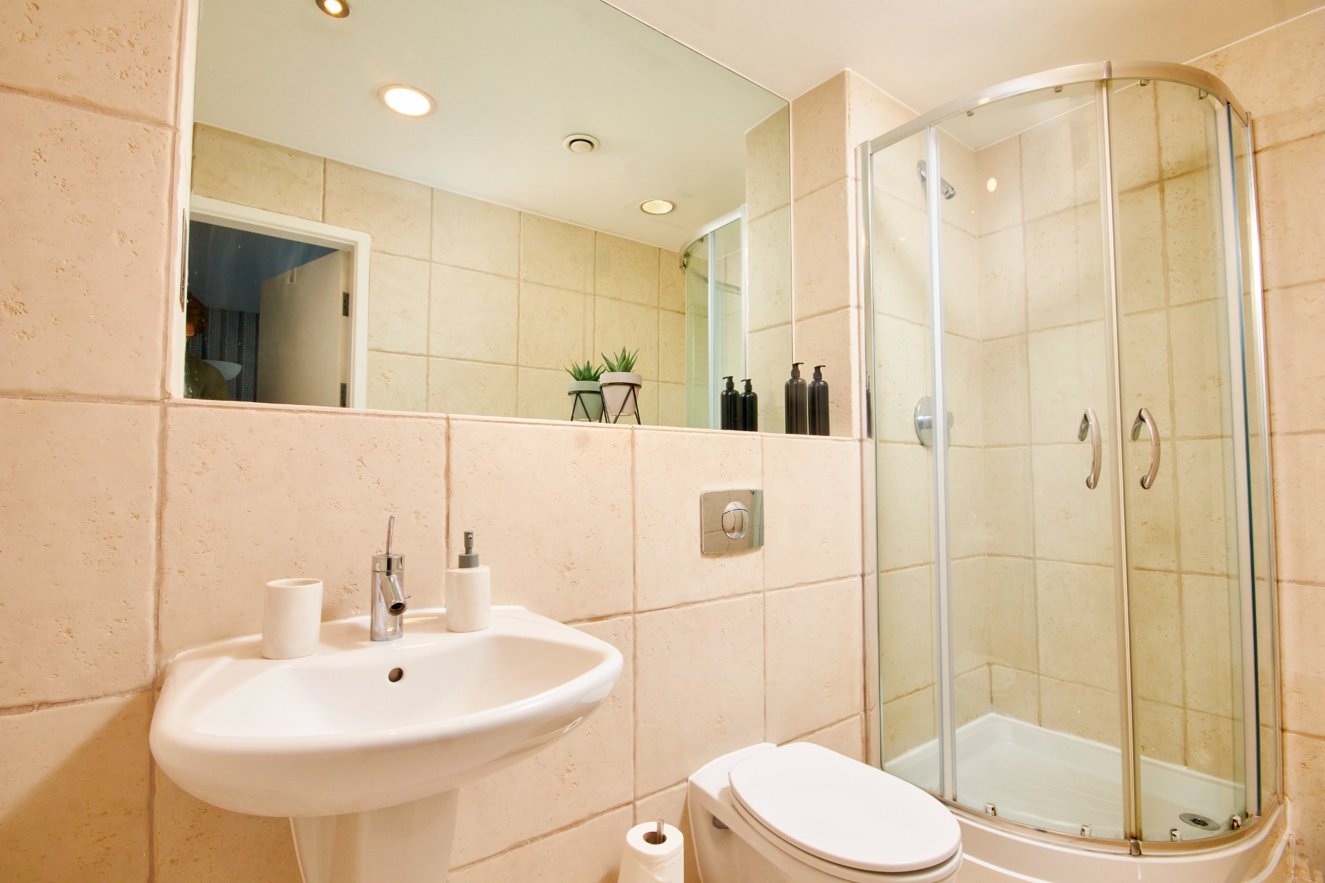 2-bed contractor house in Leeds (LS) photo 11