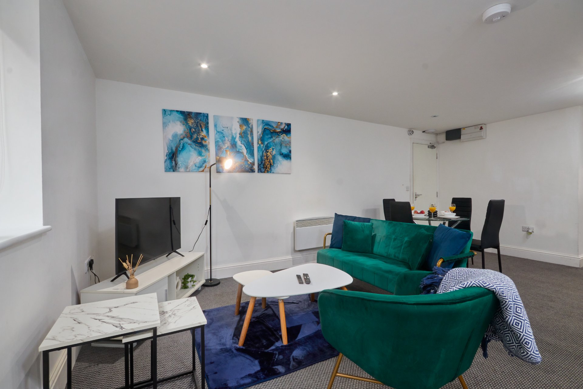 1-bed contractor house in Leeds (LS)
