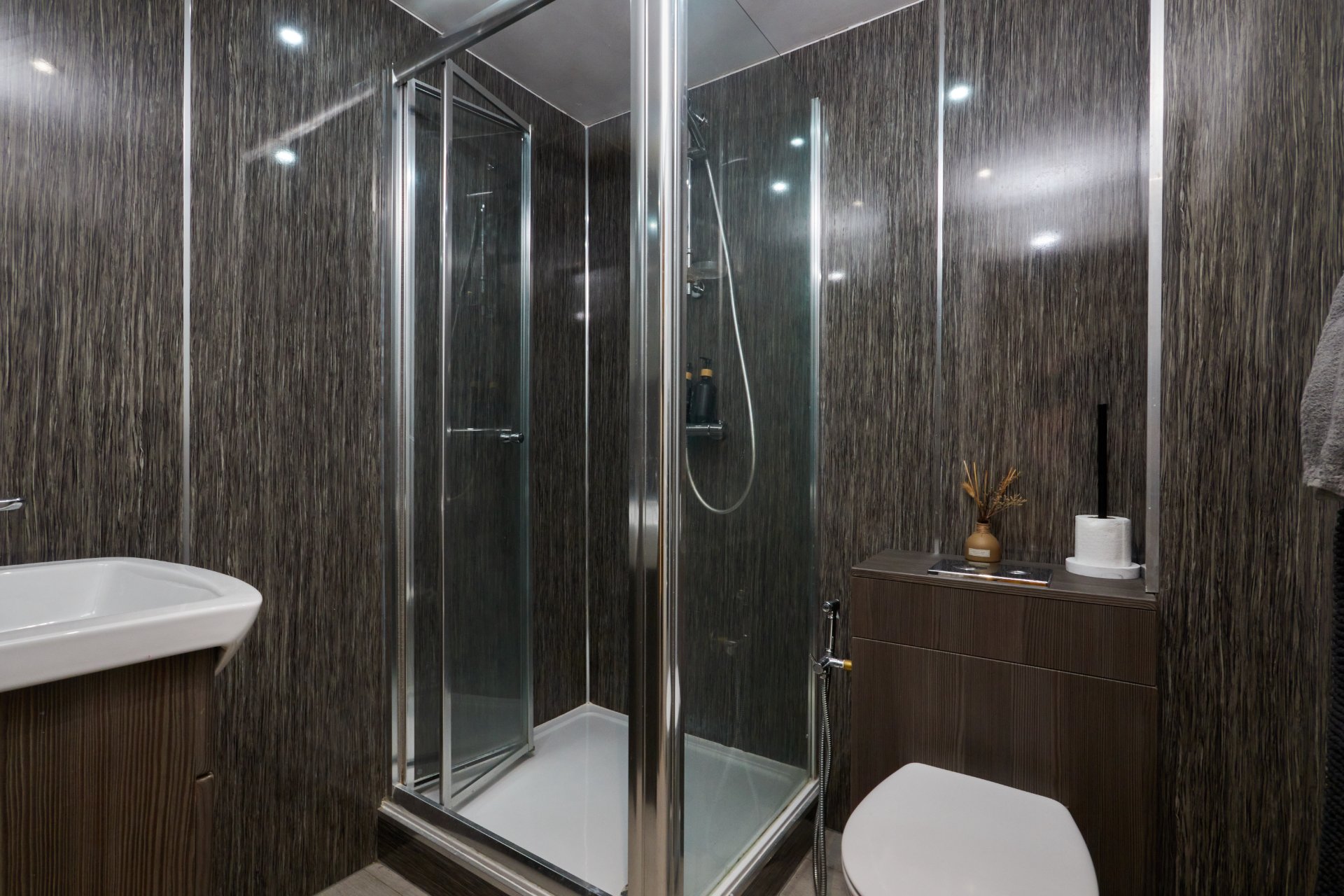 1-bed contractor house in Leeds (LS) photo 11