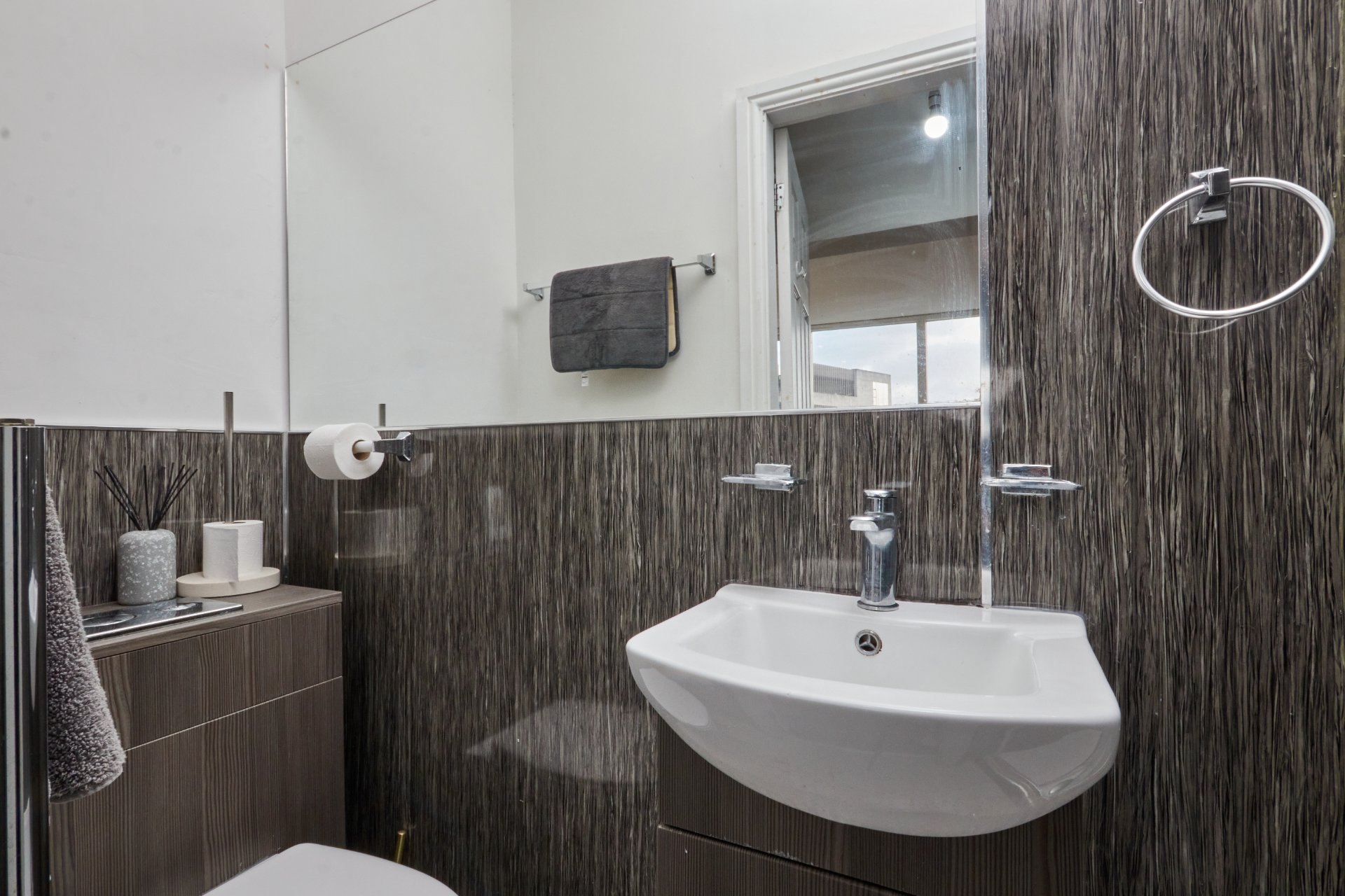 1-bed contractor house in Leeds (LS) photo 10