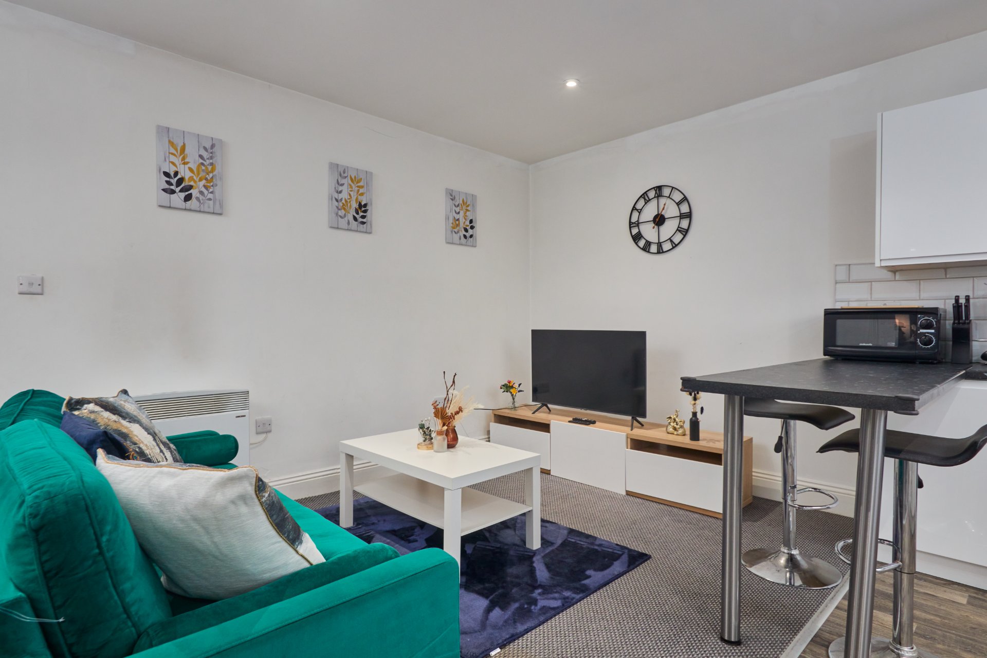 1-bed contractor house in Leeds (LS)