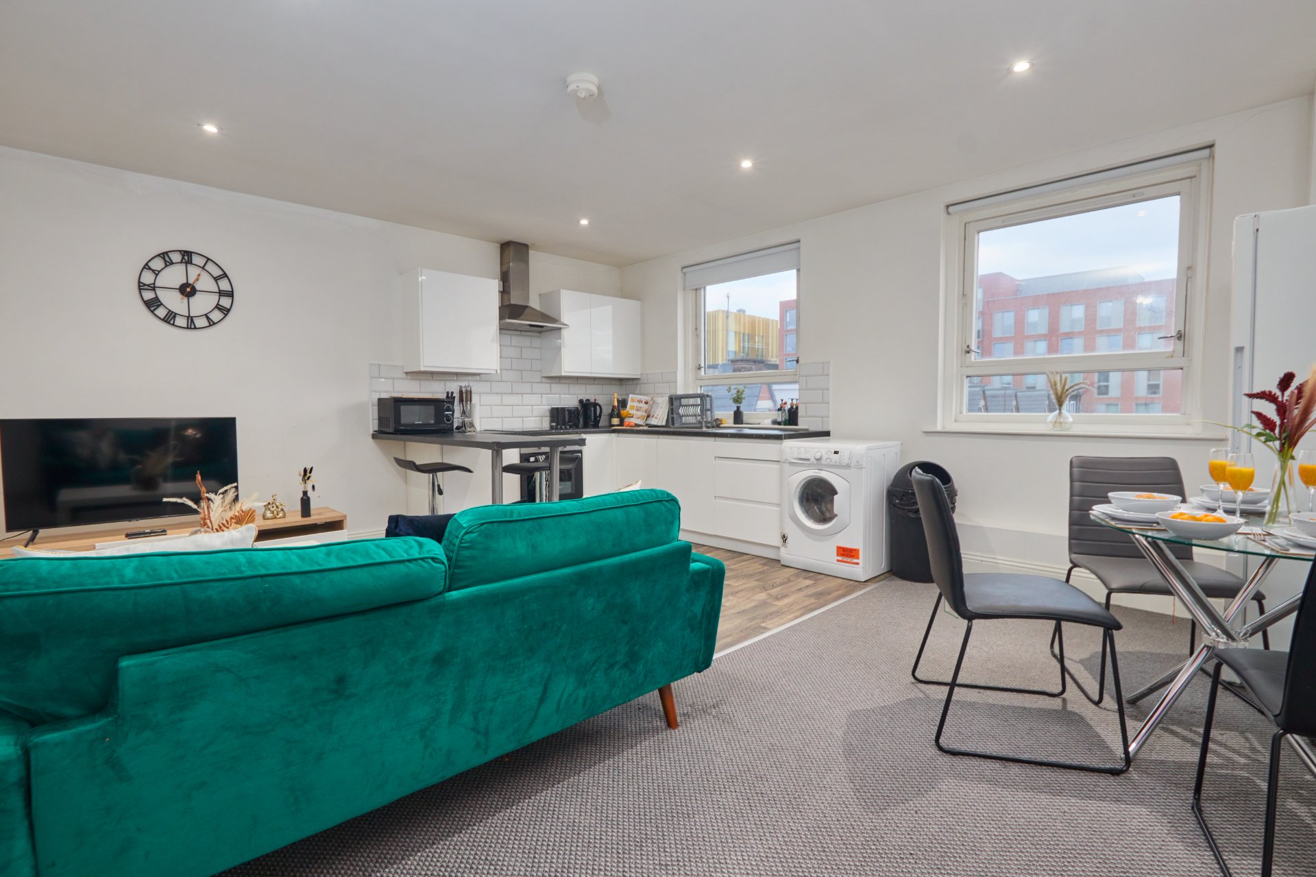 1-bed contractor house in Leeds (LS) photo 2