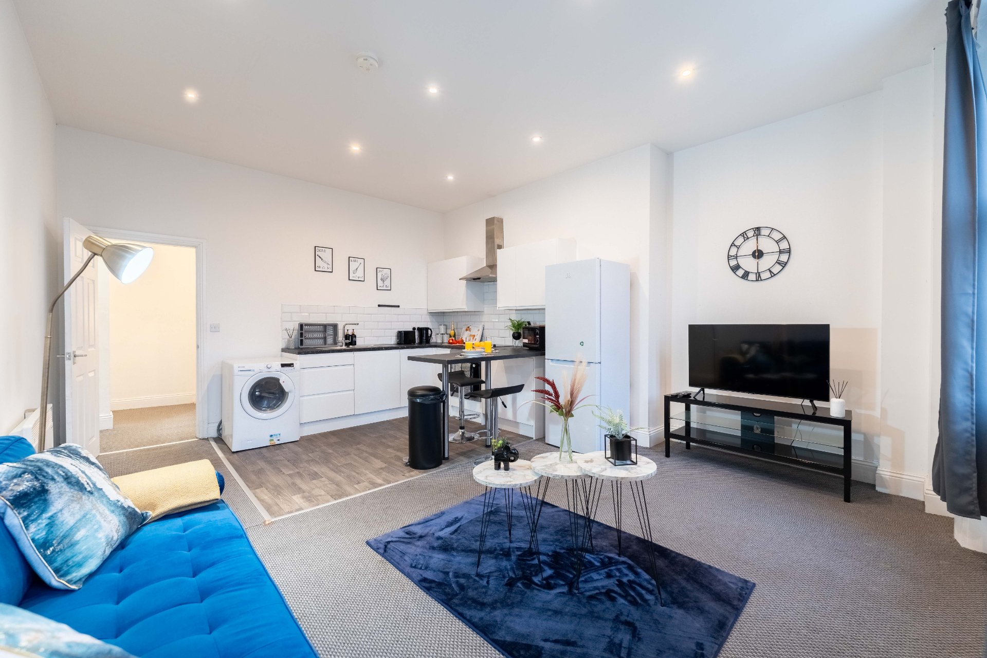 2-bed contractor house in Leeds (LS)