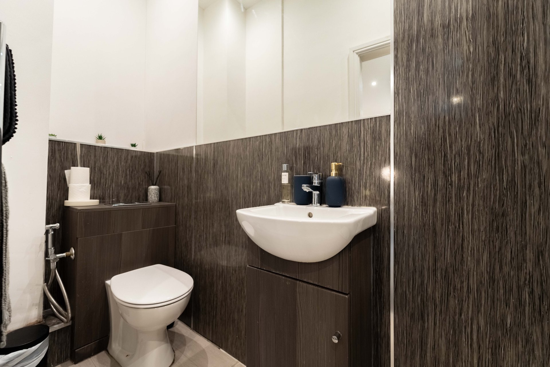 2-bed contractor house in Leeds (LS) photo 12