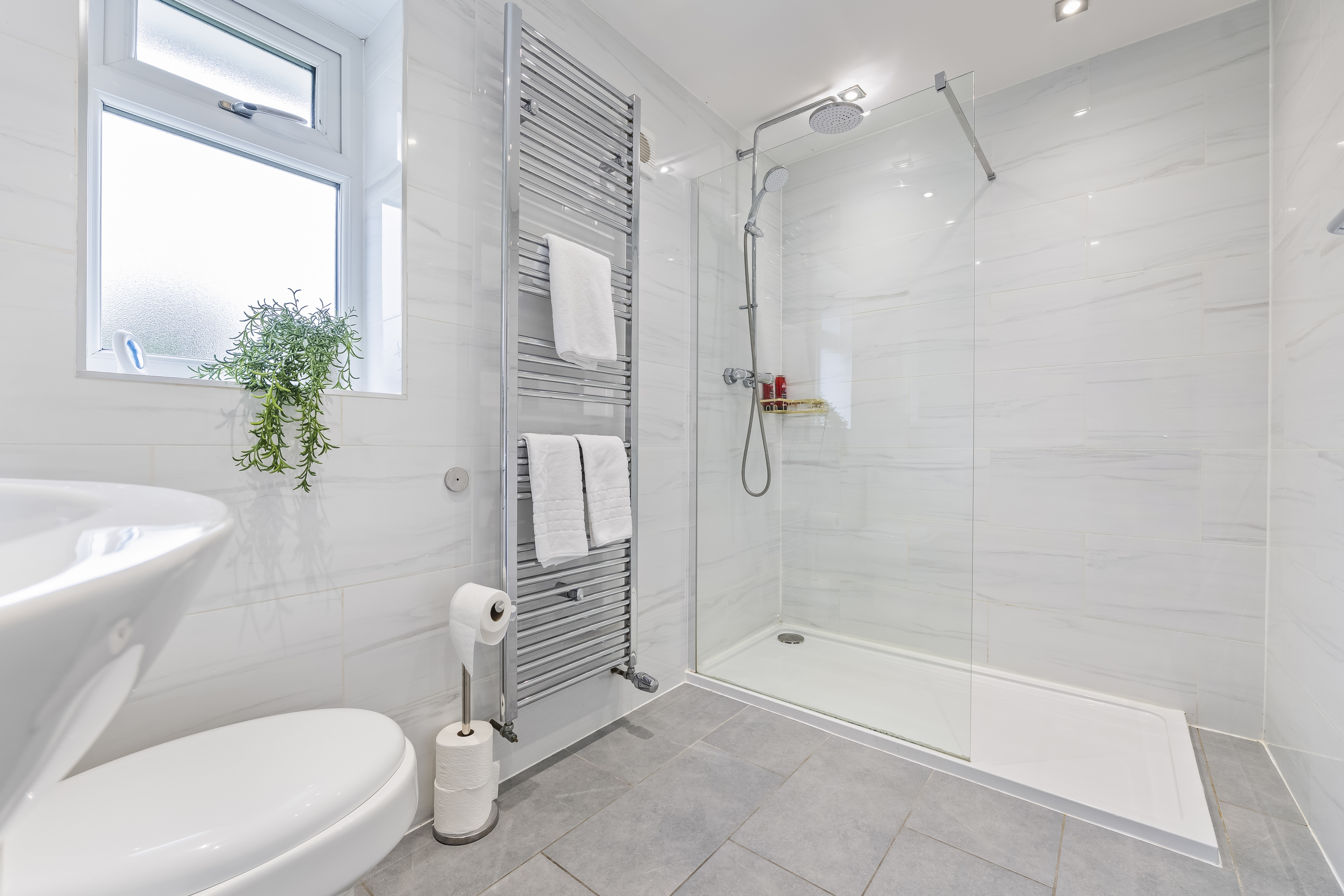 3-bed contractor house in Gloucester (GL) photo 6