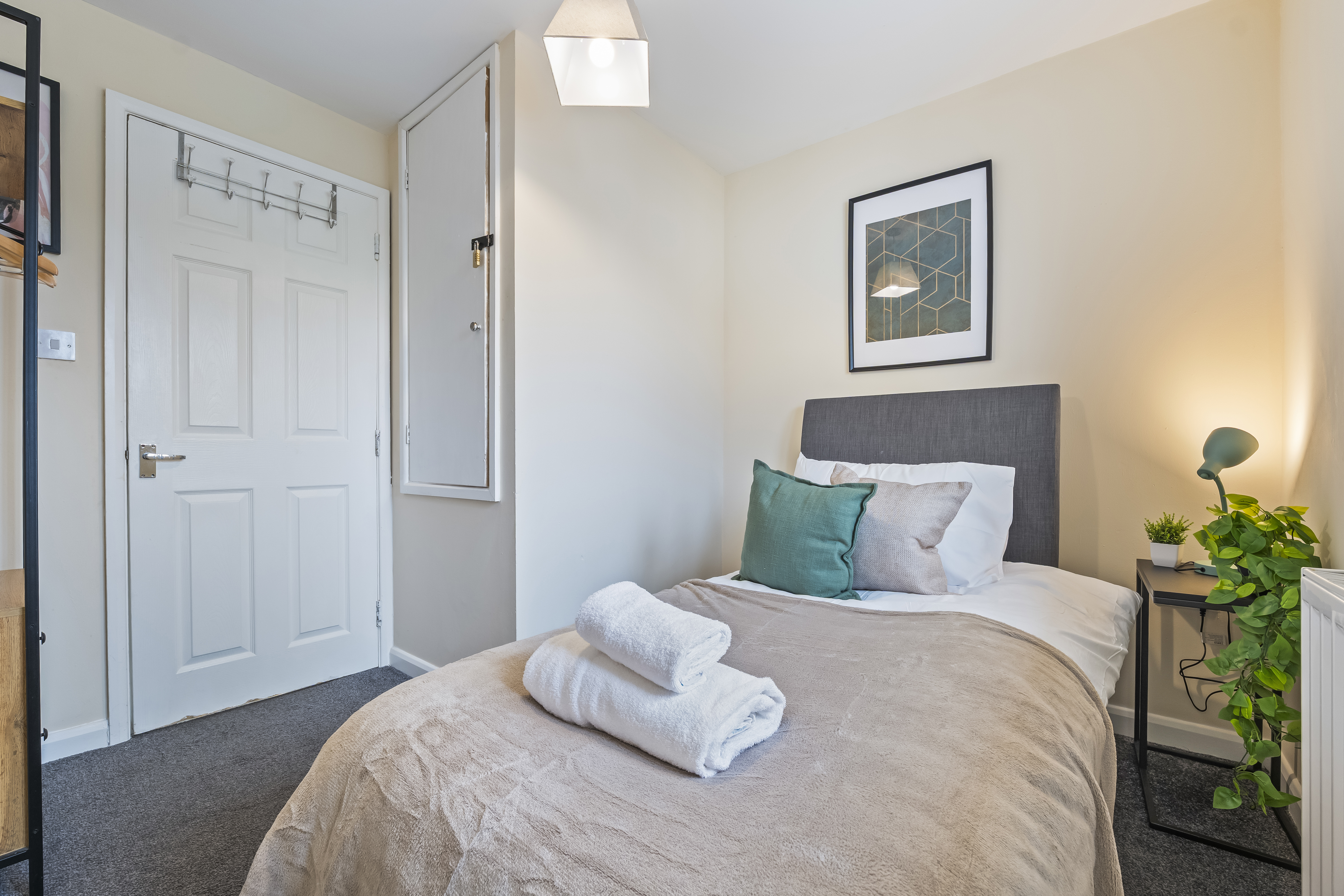 3-bed contractor house in Gloucester (GL) photo 7
