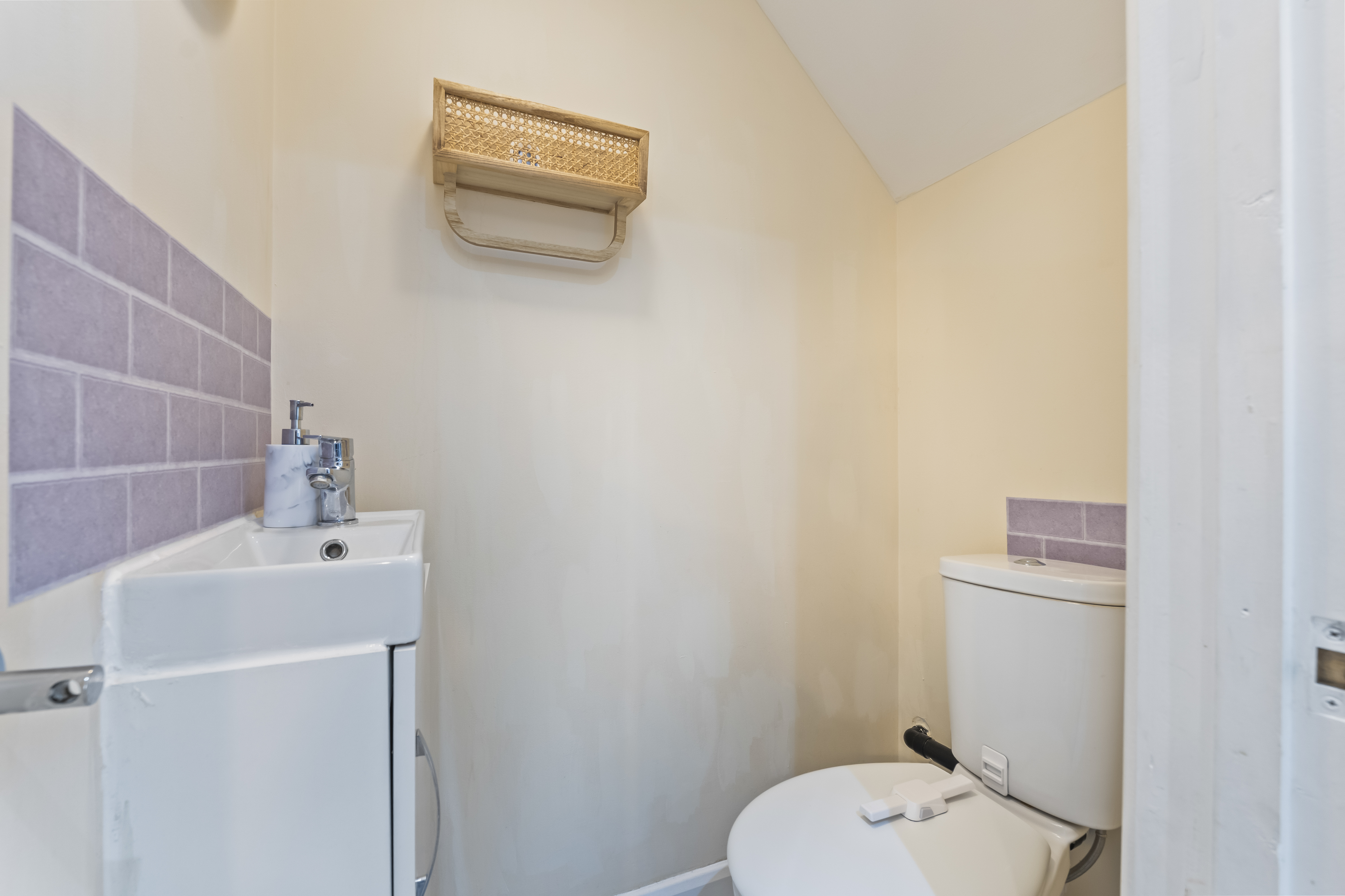 3-bed contractor house in Gloucester (GL) photo 8