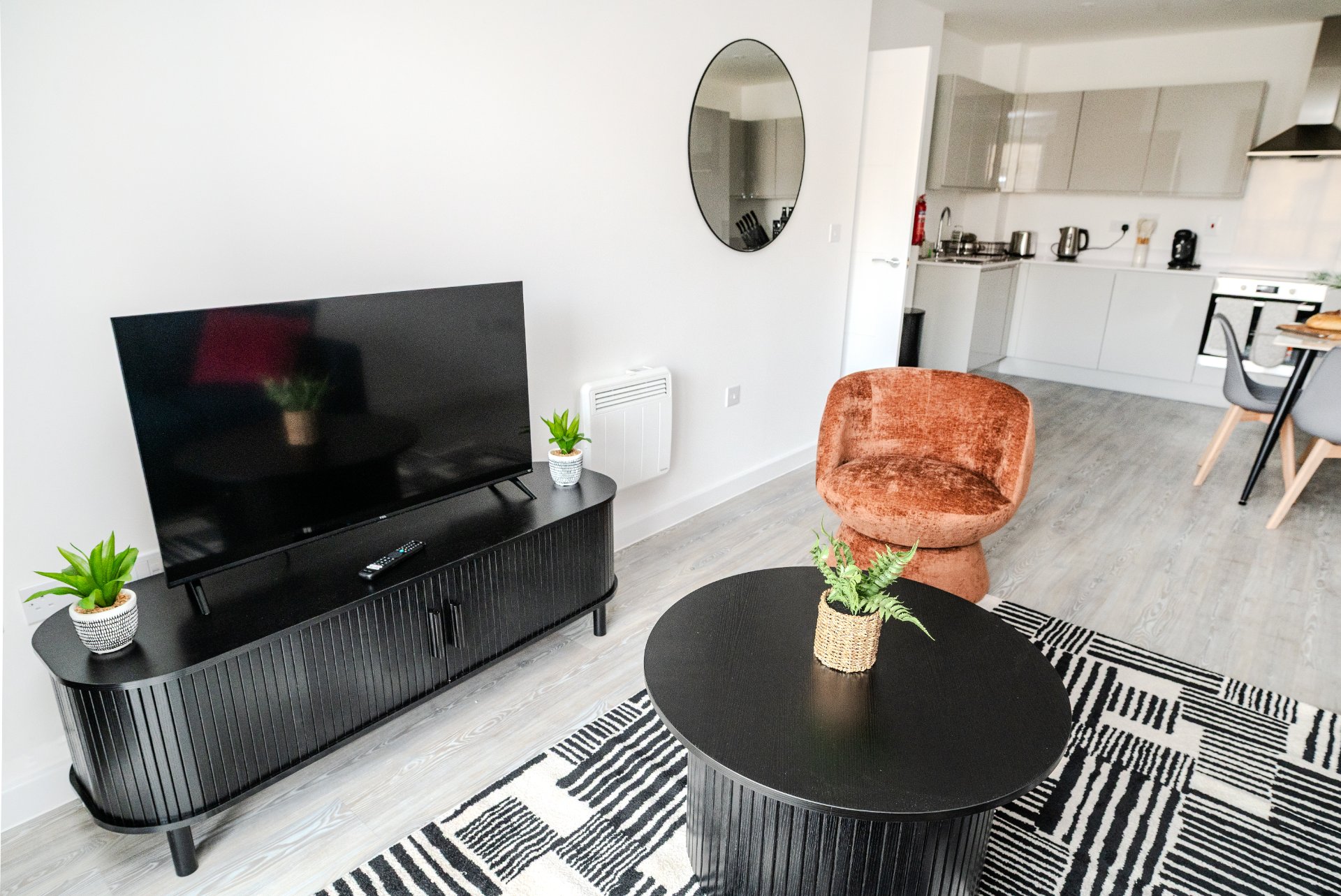 2-bed contractor house in Milton Keynes (MK) photo 3