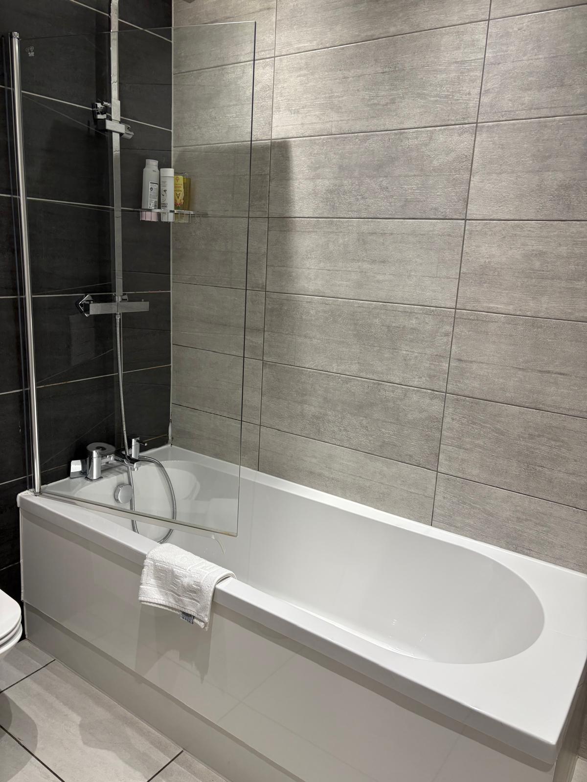 2-bed contractor house in Liverpool (L) photo 4