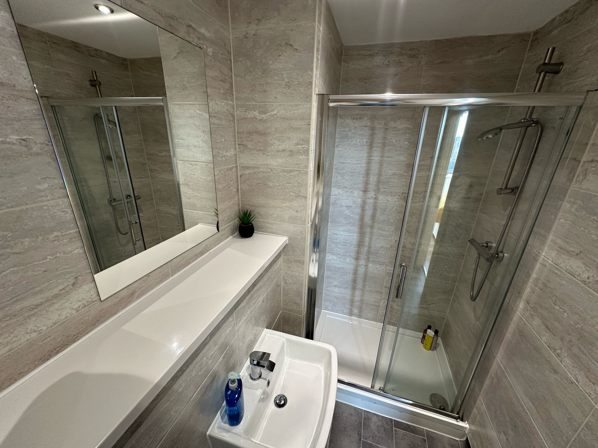 2-bed contractor house in Liverpool (L) photo 8