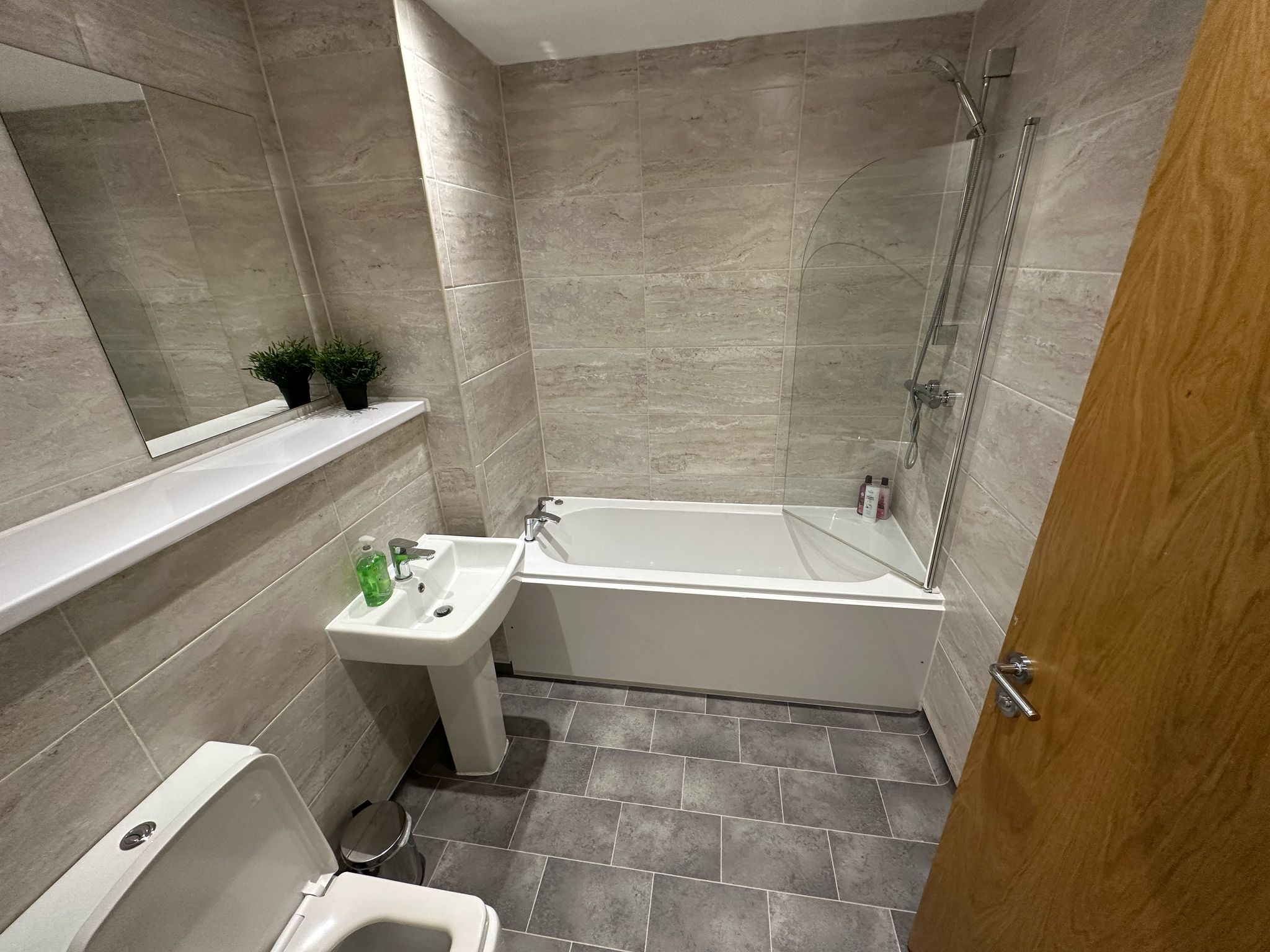2-bed contractor house in Liverpool (L) photo 11