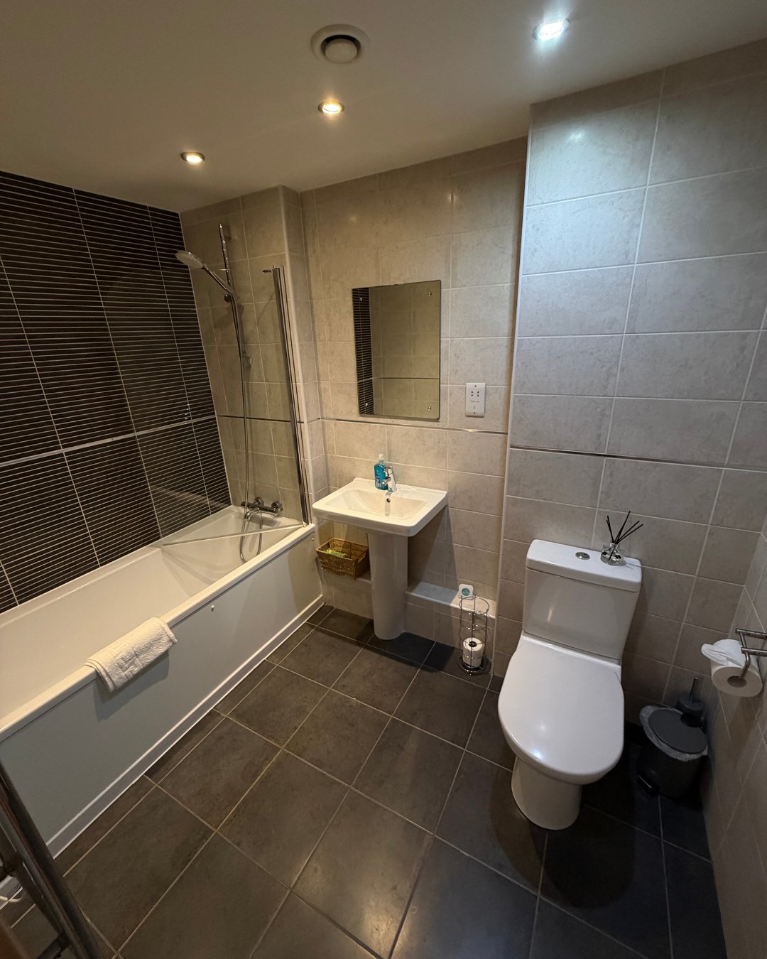 2-bed contractor house in Liverpool (L) photo 4