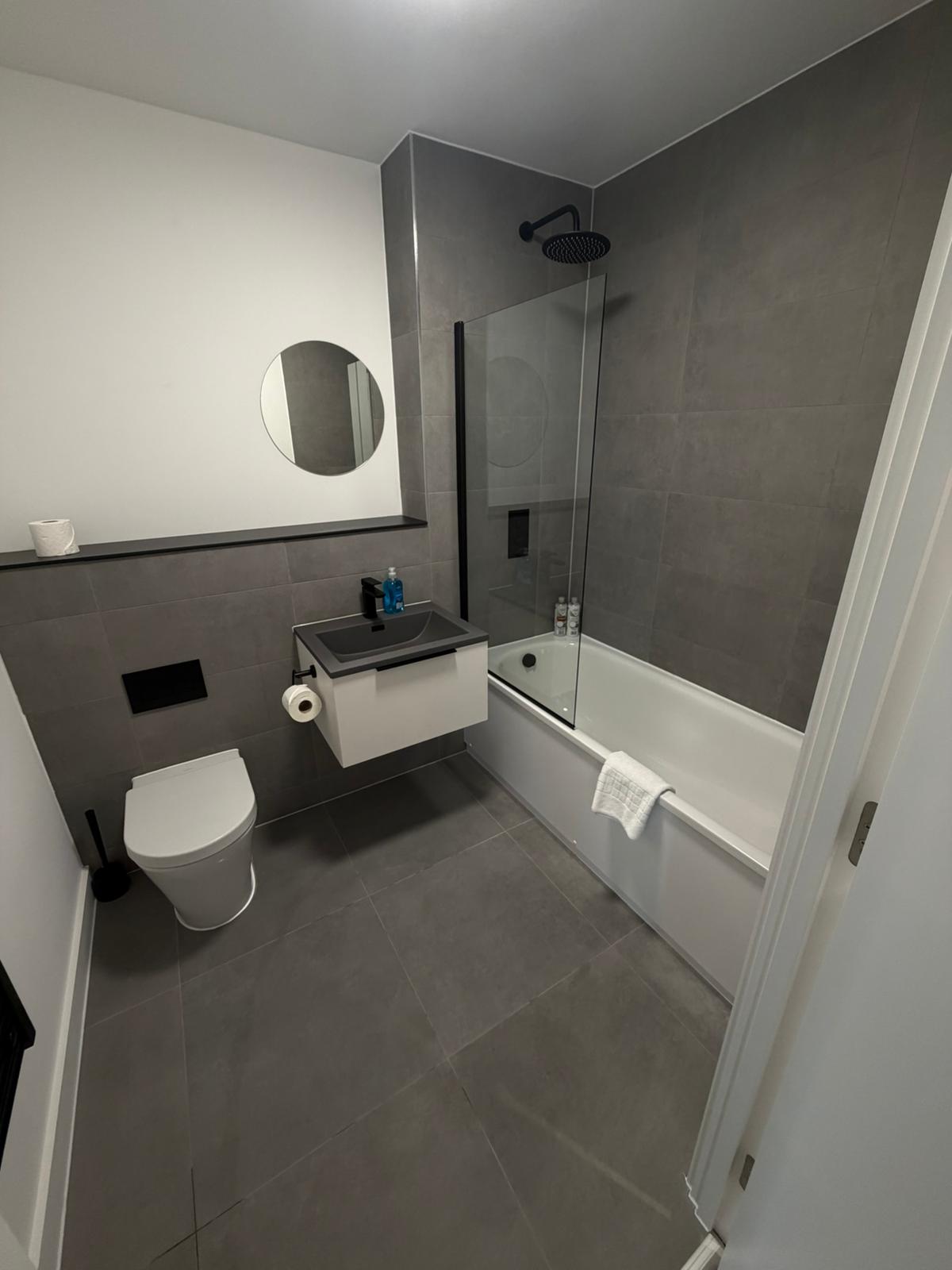 2-bed contractor house in Salford (M) photo 5
