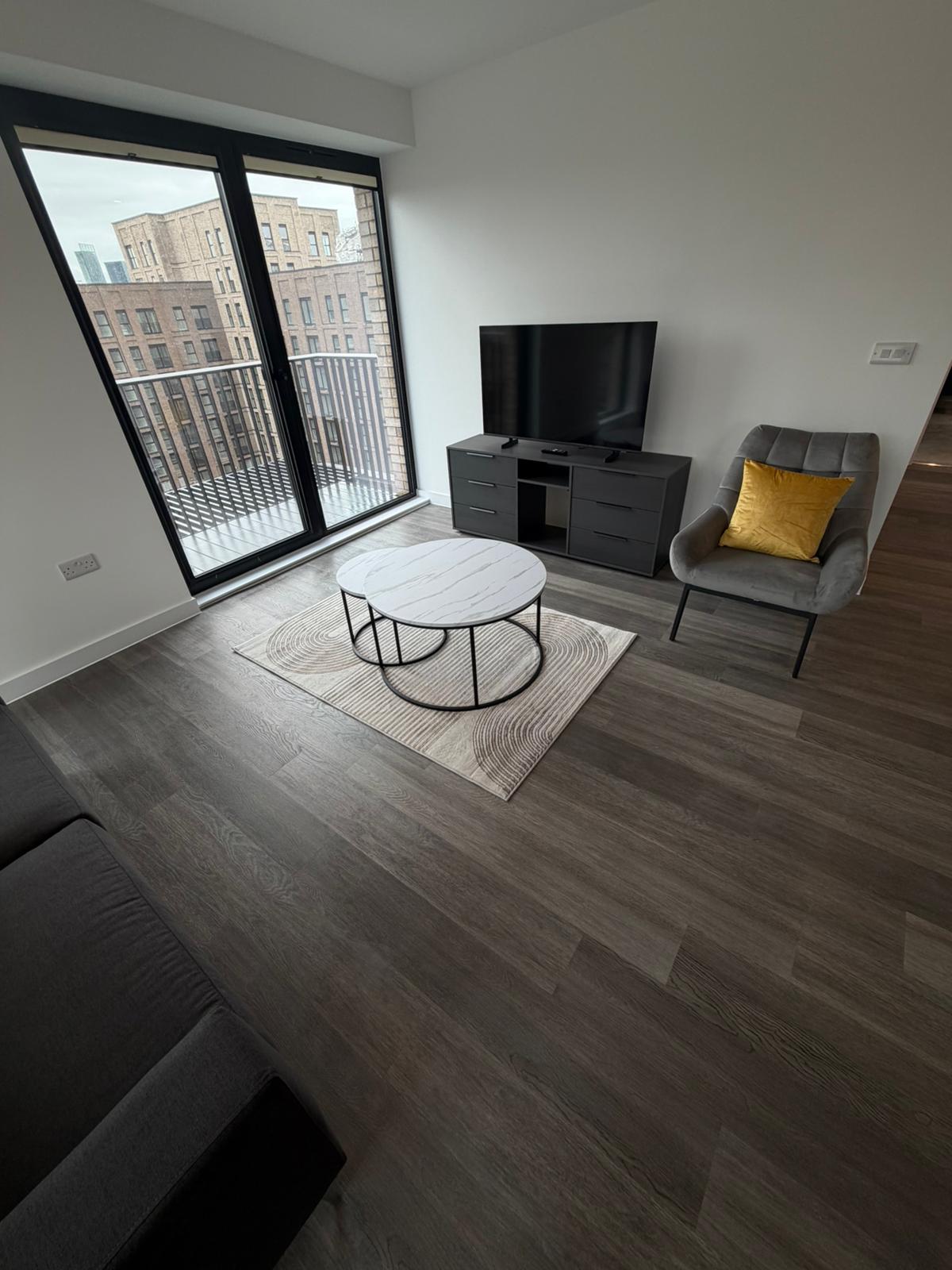 2-bed contractor house in Salford (M) photo 6