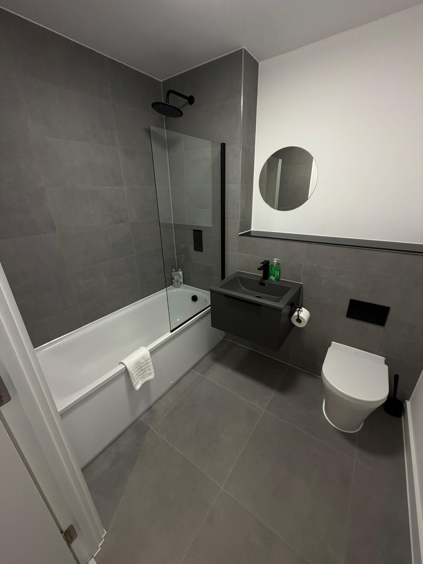 2-bed contractor house in Salford (M) photo 8