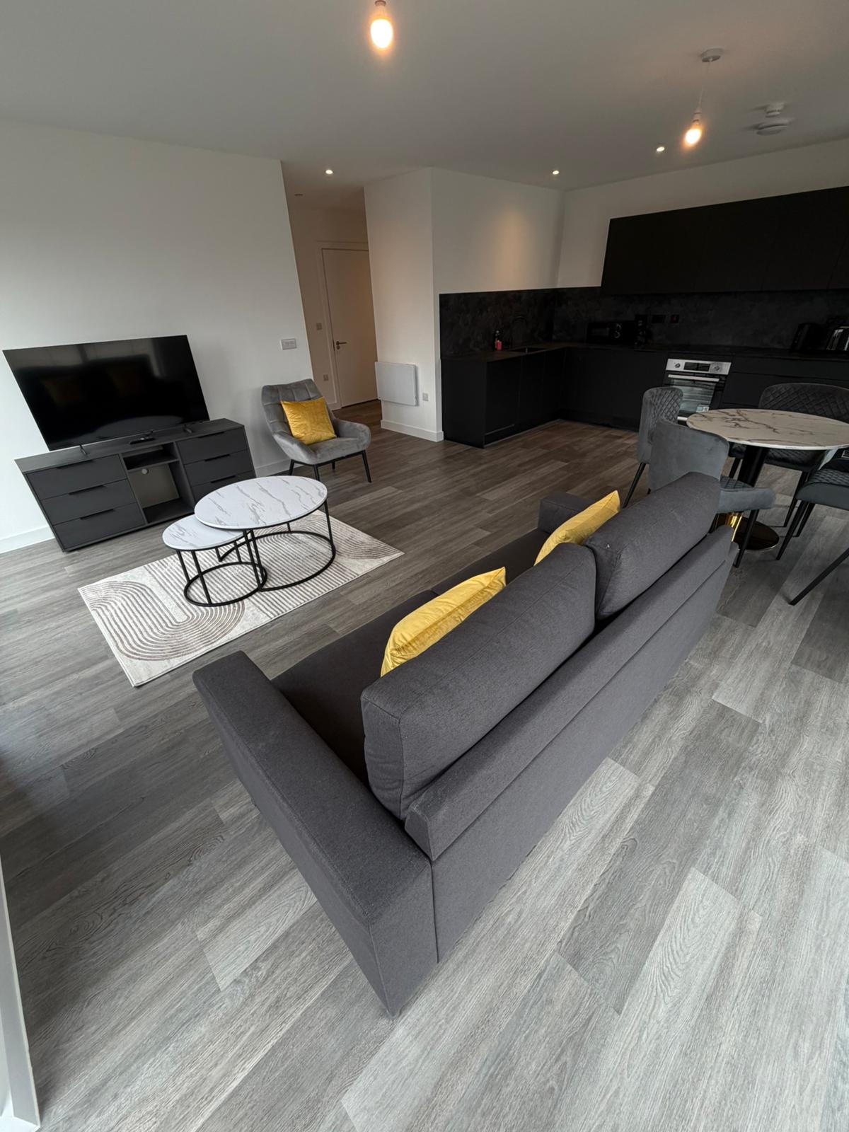 2-bed contractor house in Salford (M) photo 12