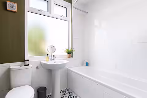 4-bed contractor house in Bristol (BS) photo 3