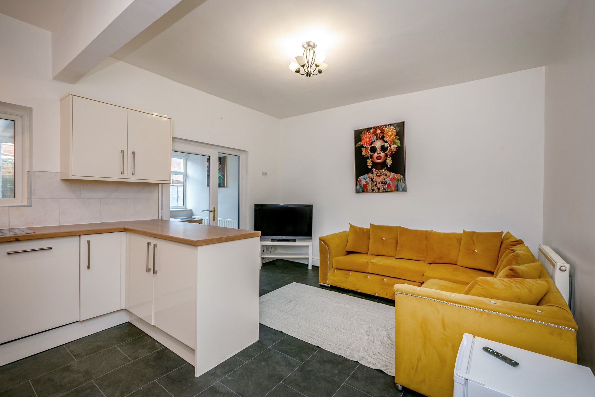 4-bed contractor house in Doncaster (DN) photo 4