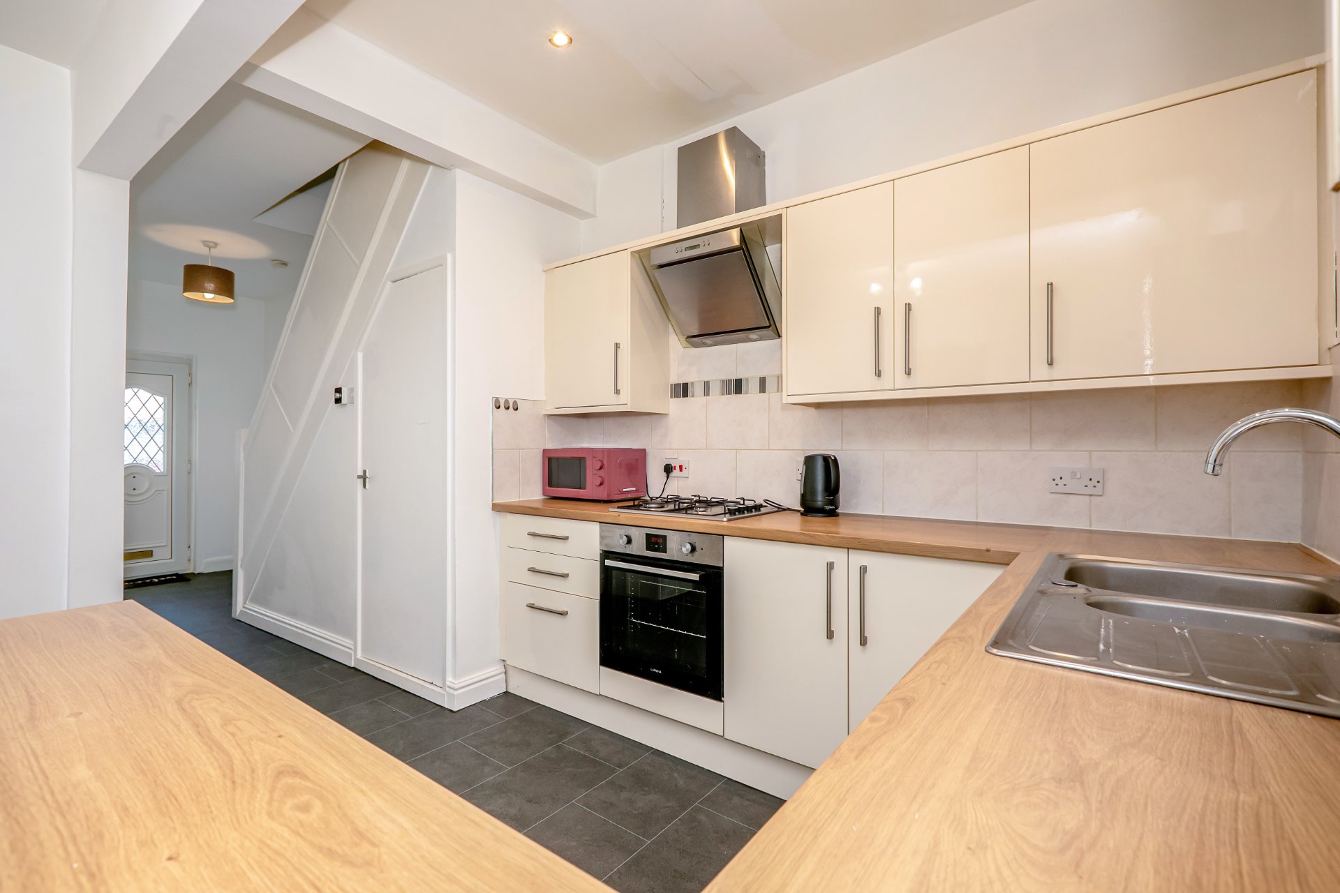 4-bed contractor house in Doncaster (DN) photo 6