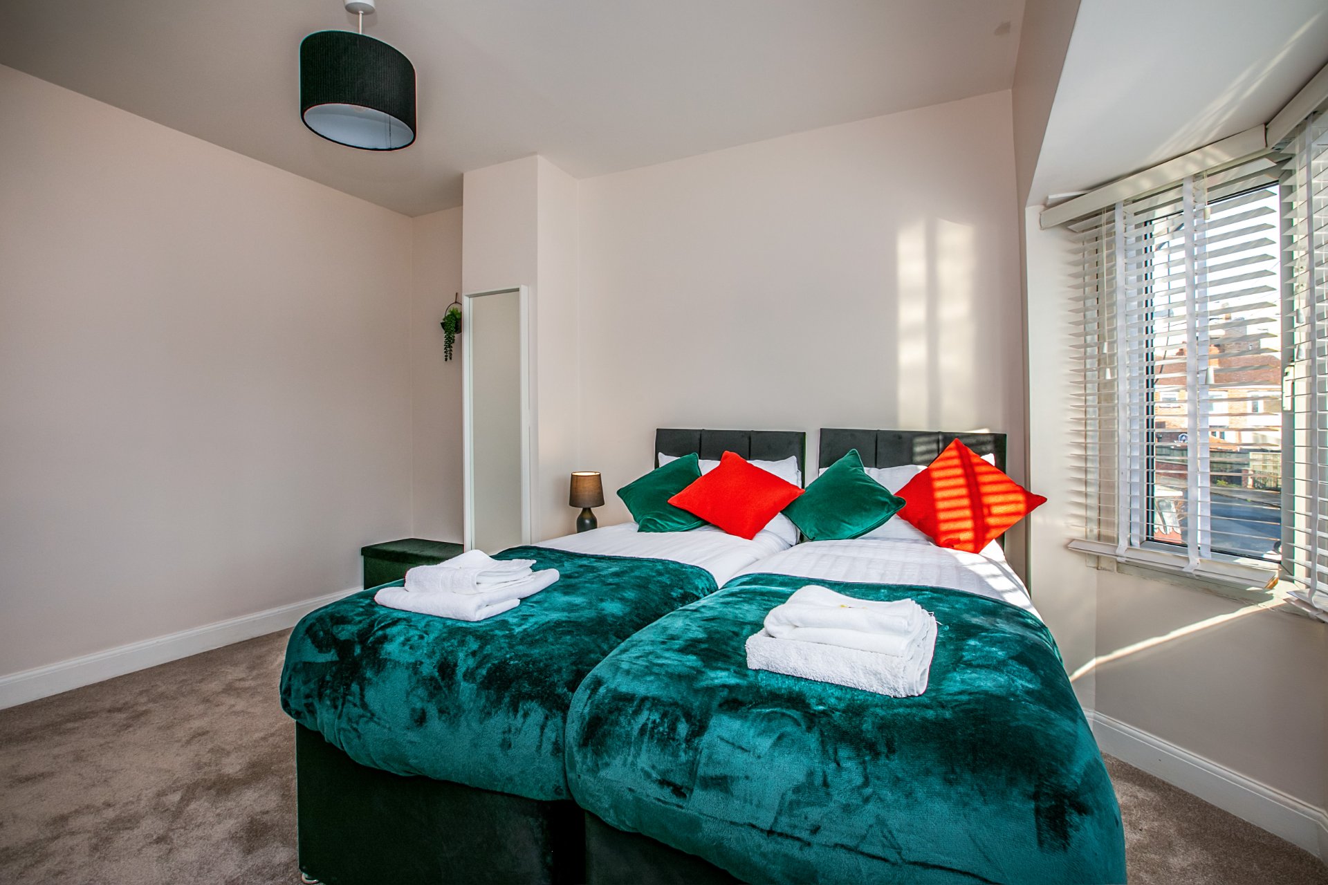 4-bed contractor house in Doncaster (DN) photo 9