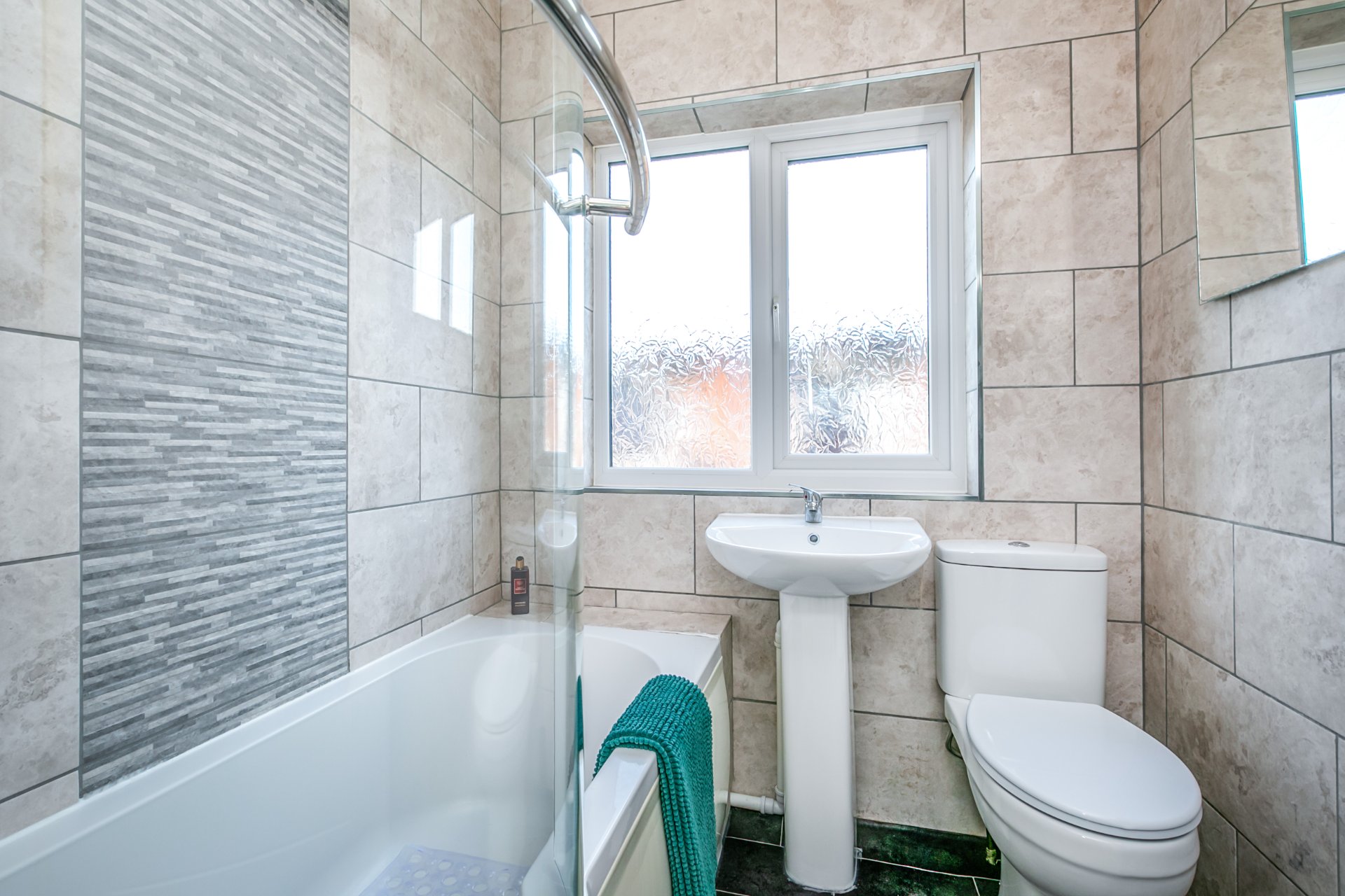 4-bed contractor house in Doncaster (DN) photo 12