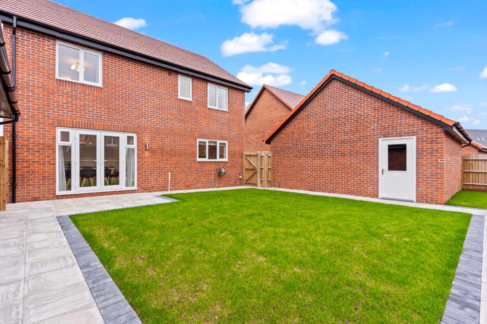 5-bed contractor house in Gloucester  (GL) photo 9