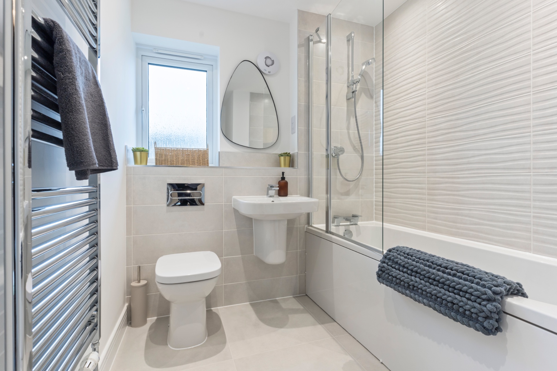 5-bed contractor house in Gloucester  (GL) photo 11