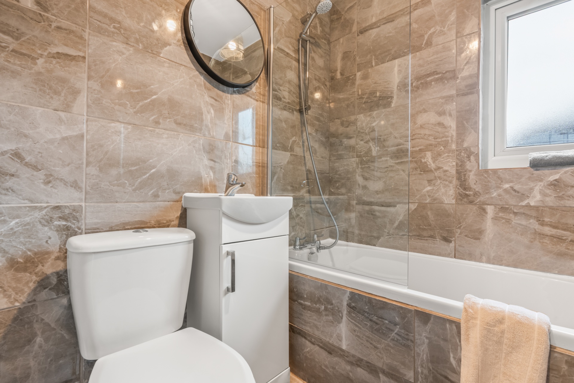 4-bed contractor house in Bristol (BS) photo 10