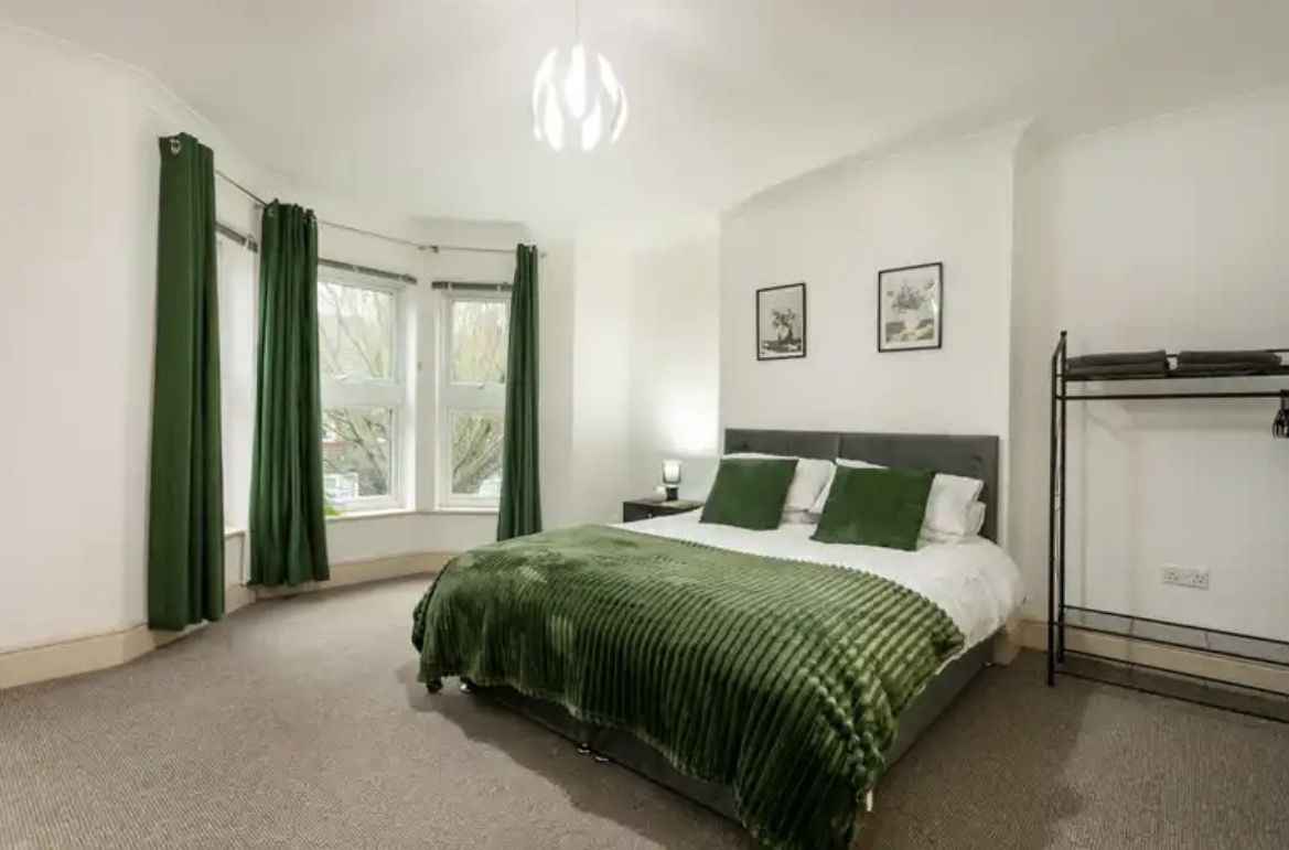 4-bed contractor house in Lincoln (LN) photo 2