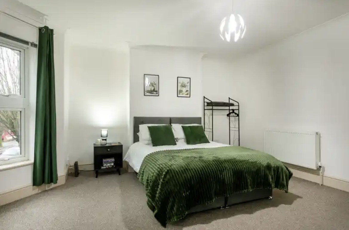 4-bed contractor house in Lincoln (LN) photo 3