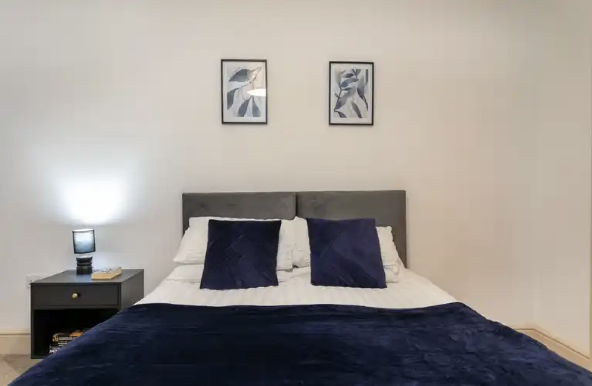 4-bed contractor house in Lincoln (LN) photo 5