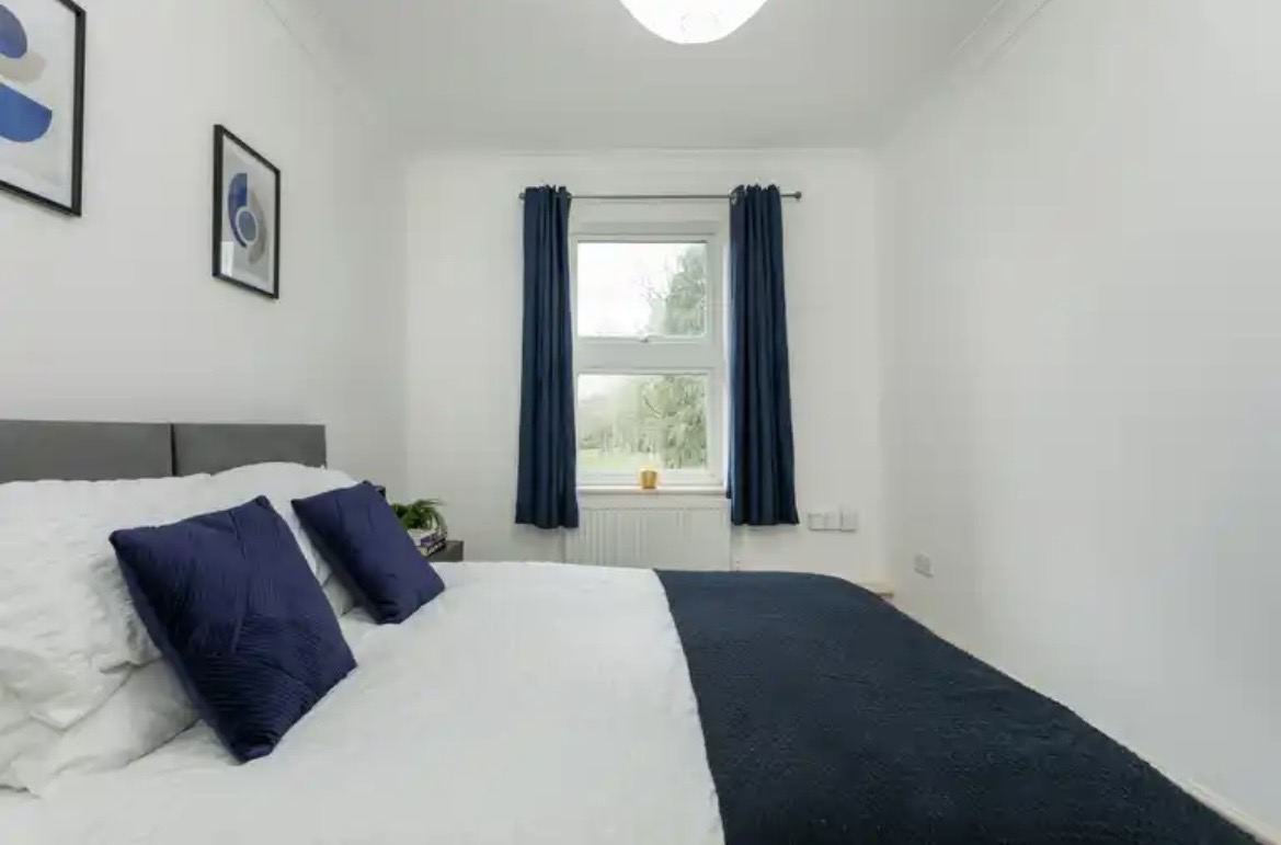 4-bed contractor house in Lincoln (LN) photo 9