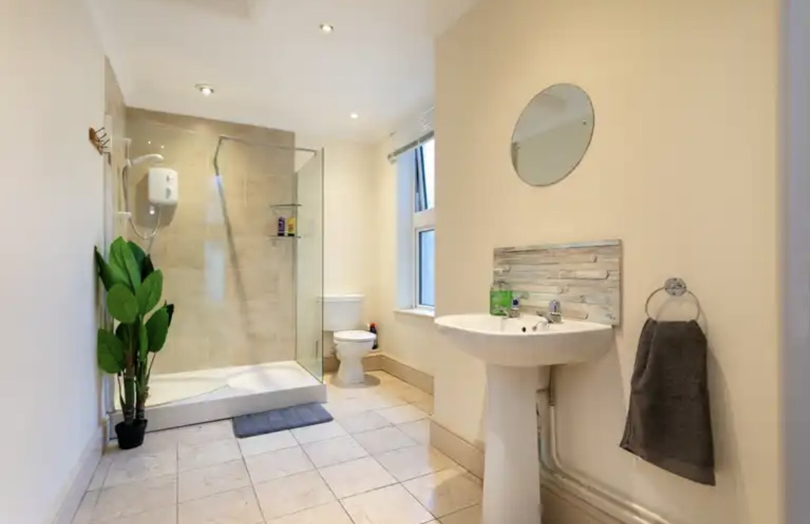4-bed contractor house in Lincoln (LN) photo 10