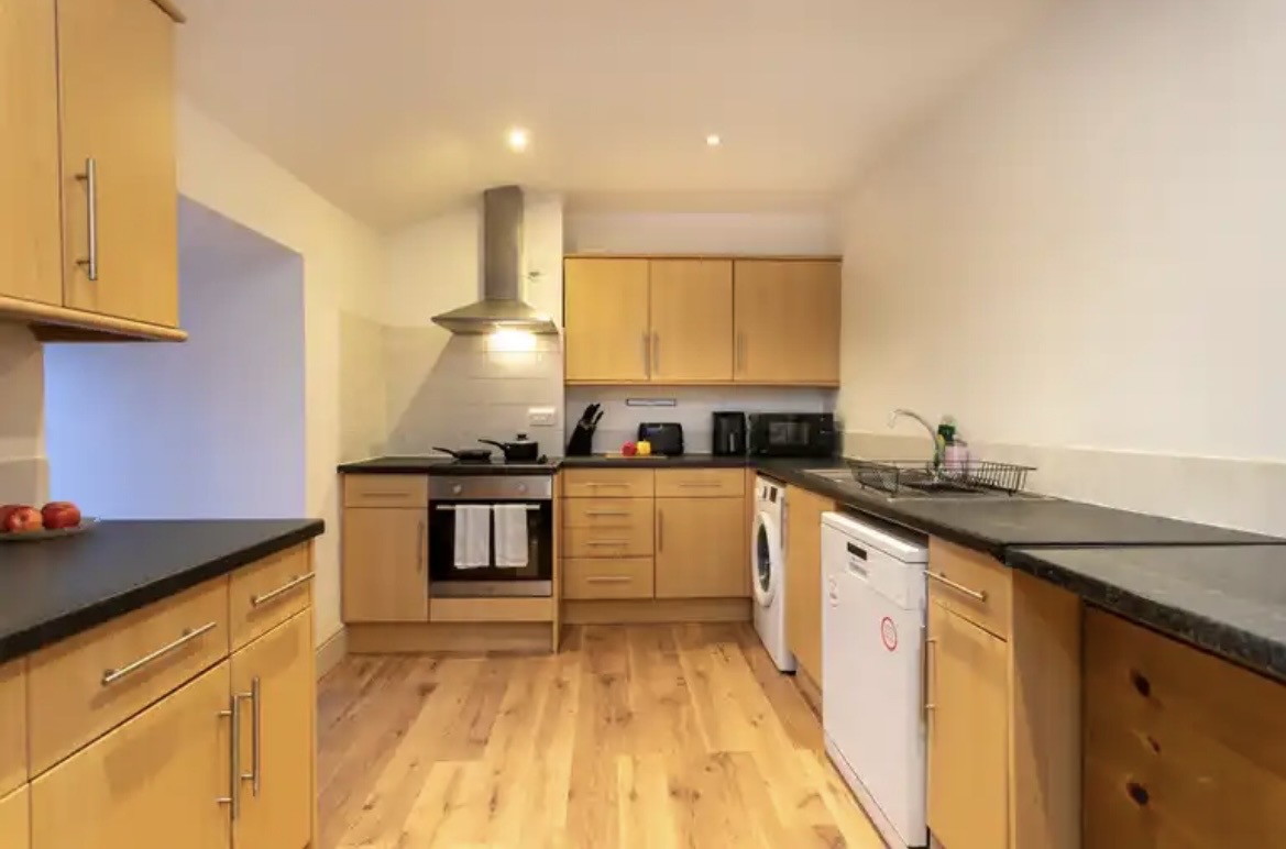 4-bed contractor house in Lincoln (LN) photo 12