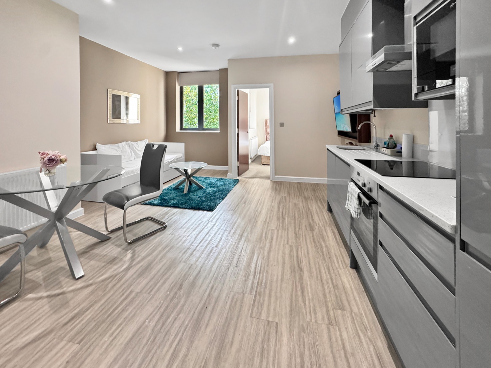1-bed contractor house in Milton Keynes (MK) photo 2