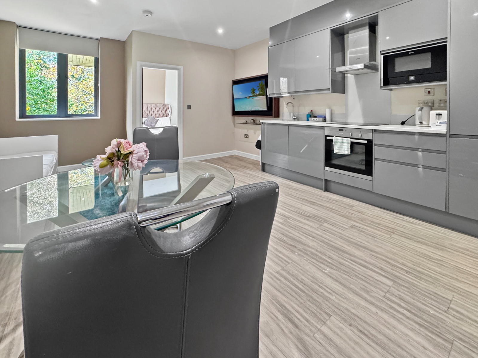 1-bed contractor house in Milton Keynes (MK) photo 4