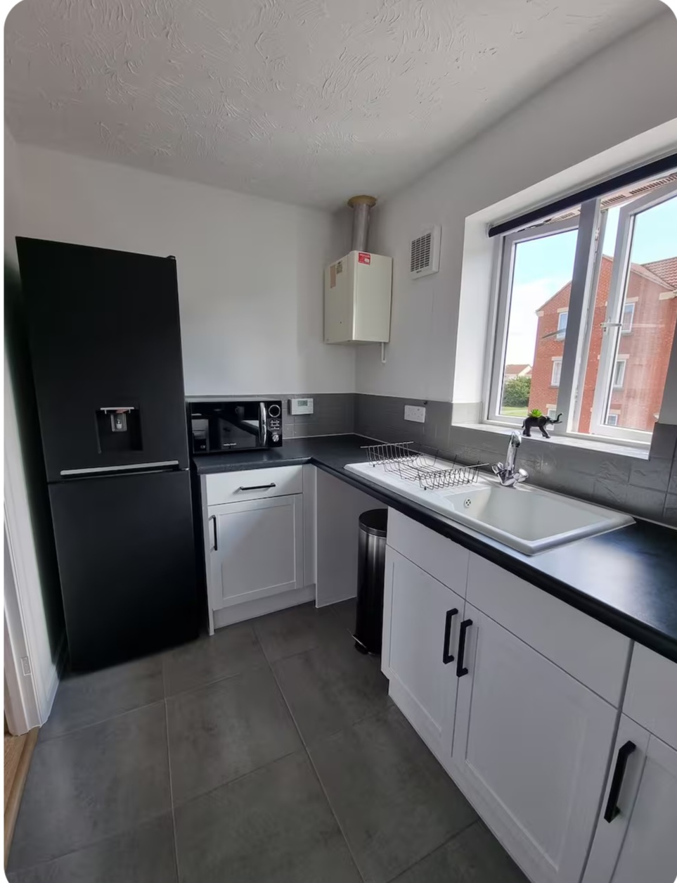 2-bed contractor house in bridgwater  (TA) photo 6