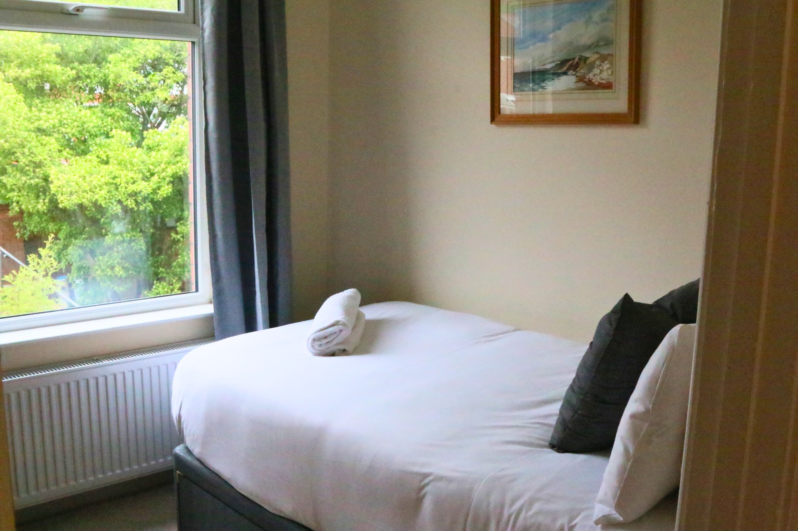 3-bed contractor house in Newport (NP) photo 4