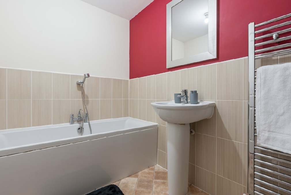 4-bed contractor house in Bristol  (BS) photo 7