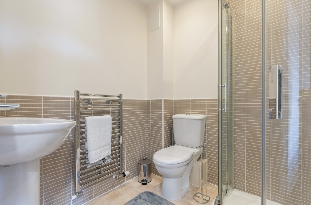 4-bed contractor house in Bristol  (BS) photo 12