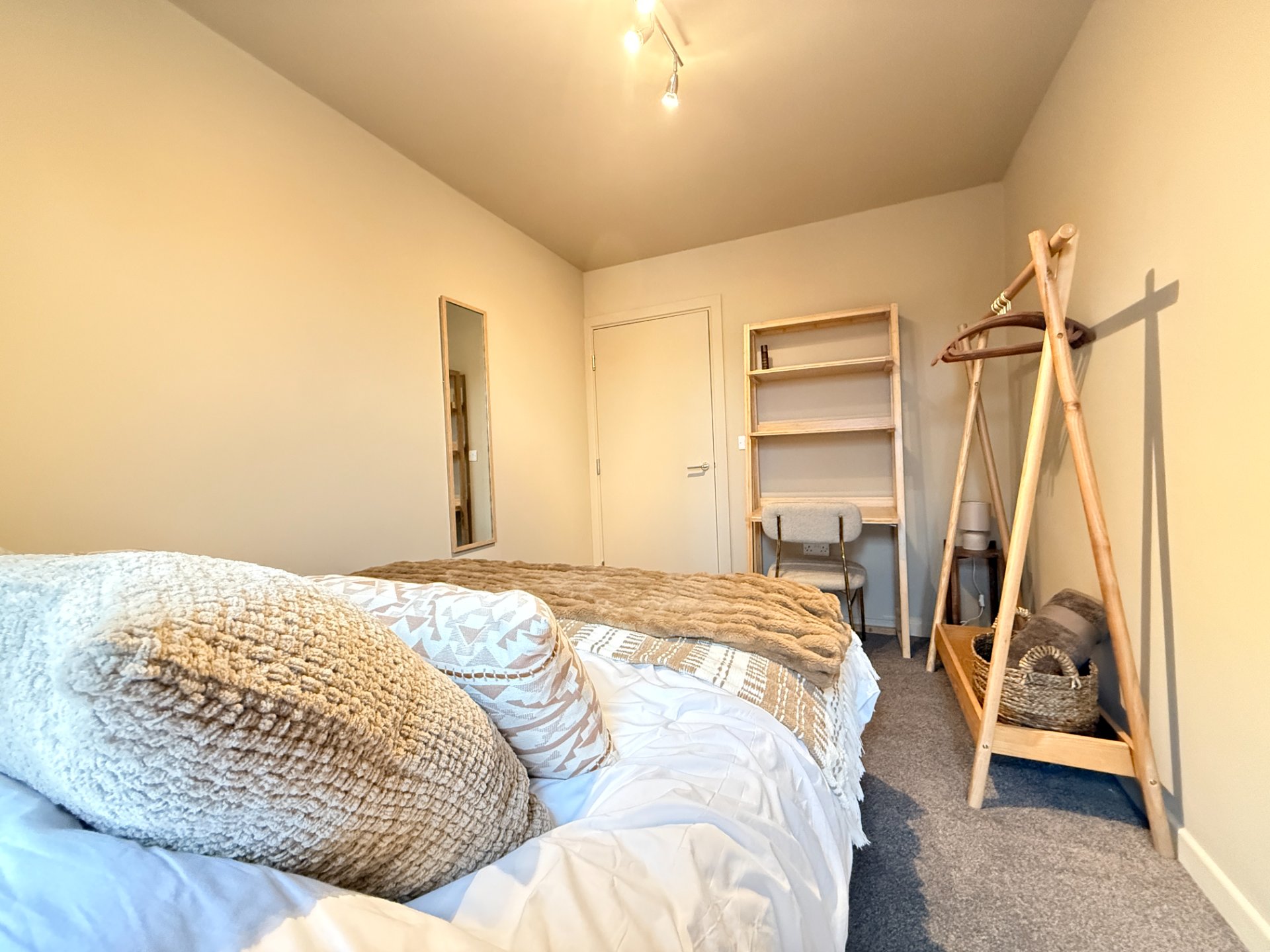2-bed contractor house in Leeds (LS) photo 6