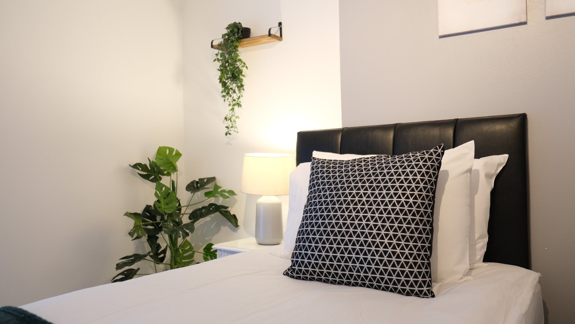 2-bed contractor house in Bedford (MK) photo 5