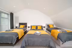 3-bed contractor house in London (N) photo 5