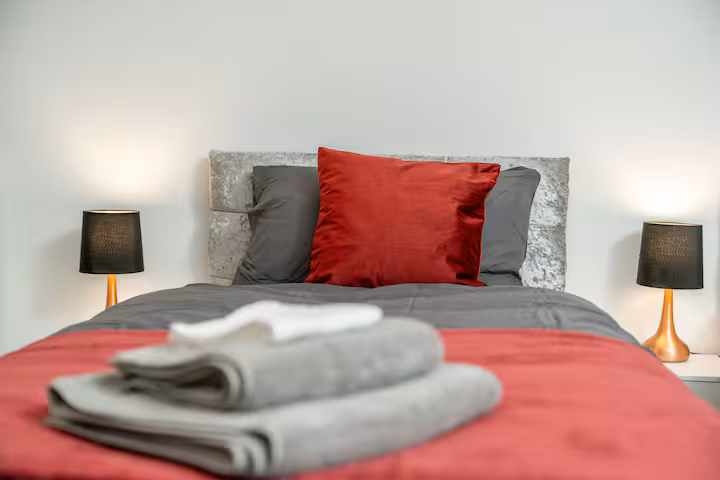 3-bed contractor house in London (N) photo 6